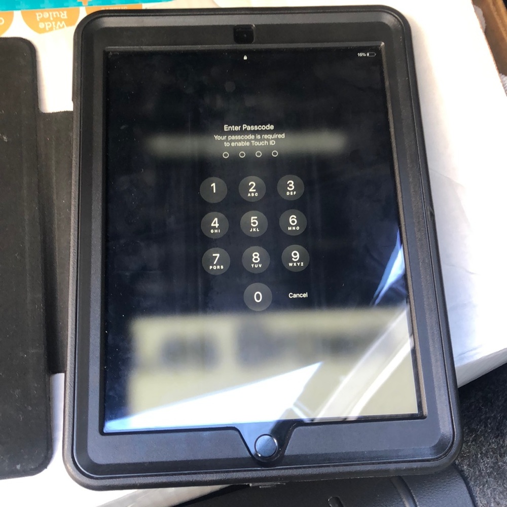 iPad - Picture 2 of 2